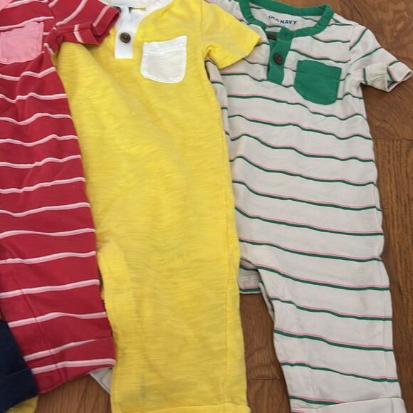 Old navy Henley bodysuit : includes 4 size 3-6 months - Picture 3 of 5